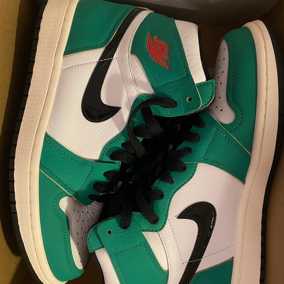 Nike Air Jordan 1 Retro High OG Lucky Green - Picture 3 of 5